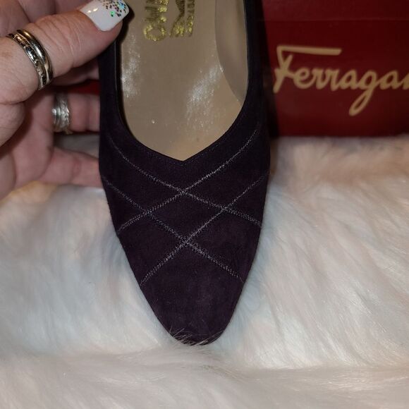 Vintage Salvatore Ferragamo plum suede pumps - Picture 3 of 6